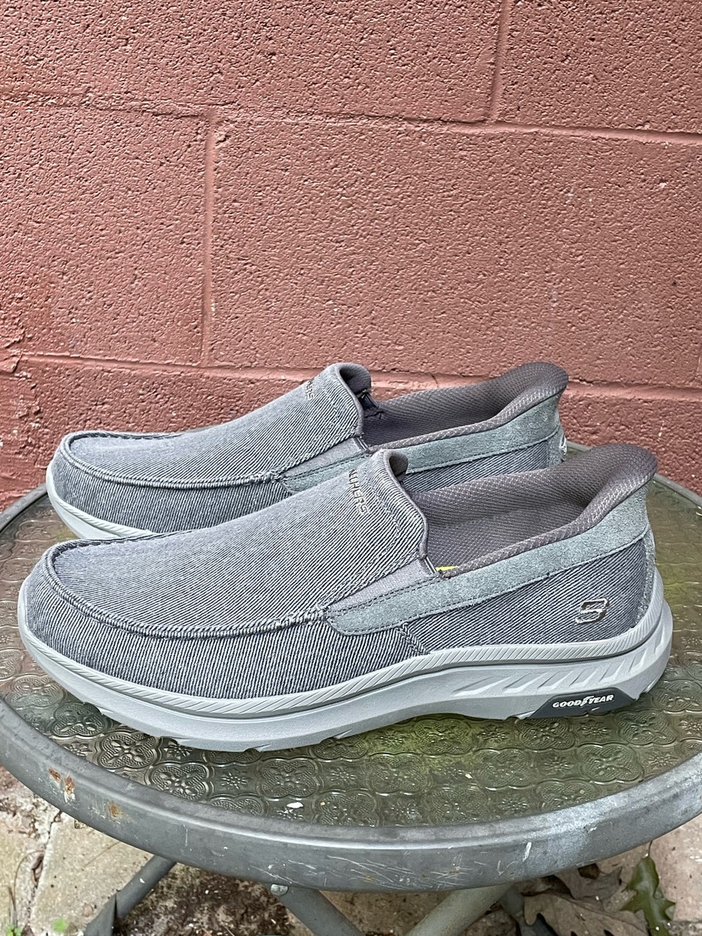 New Skechers Slip Ins Hands Free Sneakers Size 13